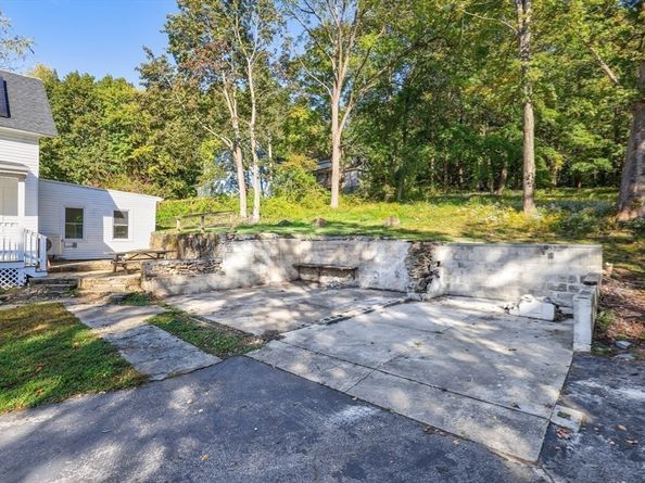 134 Pleasant St, Southbridge MA 01550