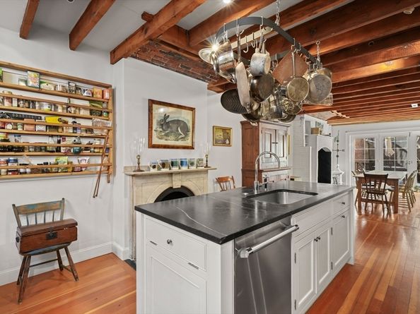 32 West Cedar Street, Boston MA 02108