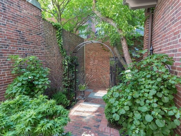 32 West Cedar Street, Boston MA 02108