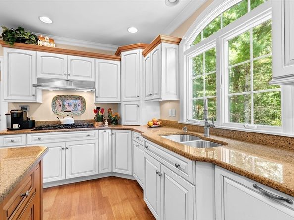 75 Thistle Road, North Andover MA 01845