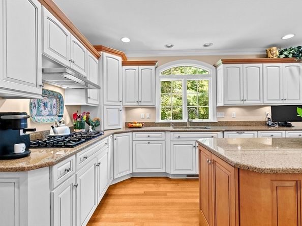 75 Thistle Road, North Andover MA 01845