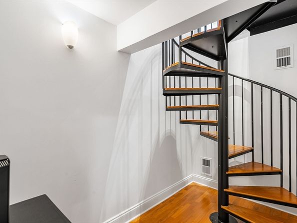 138 Mason Terrace 1, Brookline MA 02446
