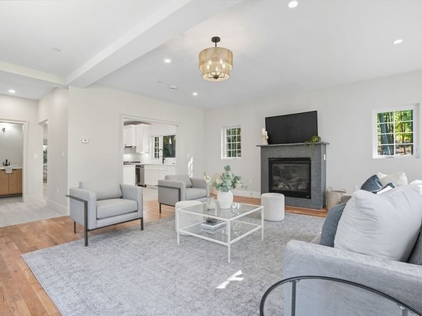 9 Lovis Ave, Wakefield MA 01880