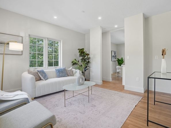 9 Lovis Ave, Wakefield MA 01880
