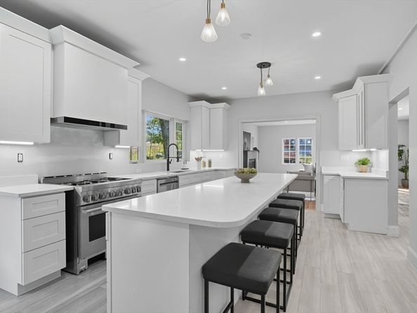 9 Lovis Ave, Wakefield MA 01880