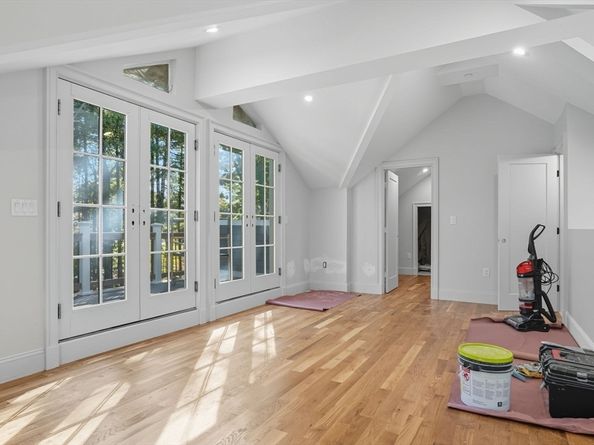 9 Lovis Ave, Wakefield MA 01880