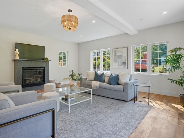 9 Lovis Ave, Wakefield MA 01880