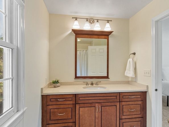 6 Vanessa Dr, Northborough MA 01532