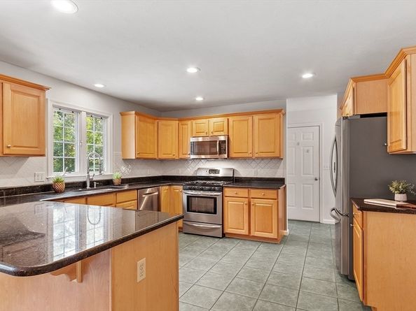 6 Vanessa Dr, Northborough MA 01532