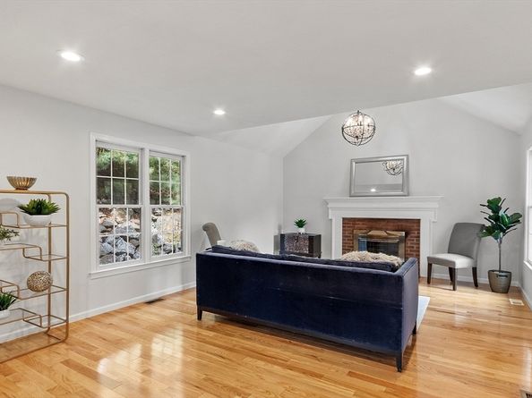 6 Vanessa Dr, Northborough MA 01532