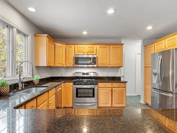 6 Vanessa Dr, Northborough MA 01532