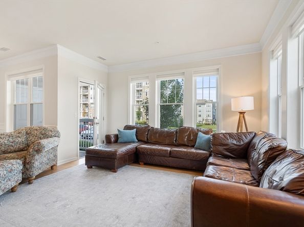 11101 Peters Farm Way 101, Westborough MA 01581
