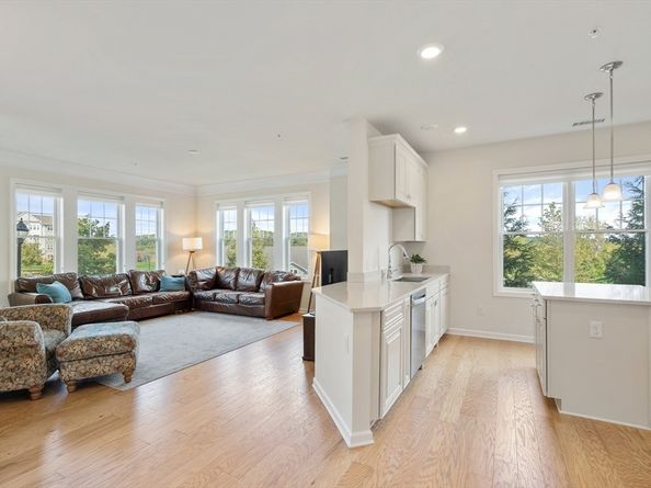 11101 Peters Farm Way 101, Westborough MA 01581