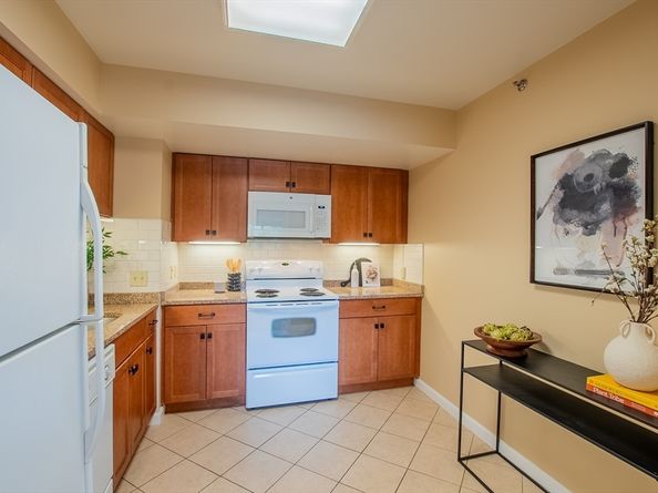 250 Hammond Pond Pkwy 306N, Newton MA 02467