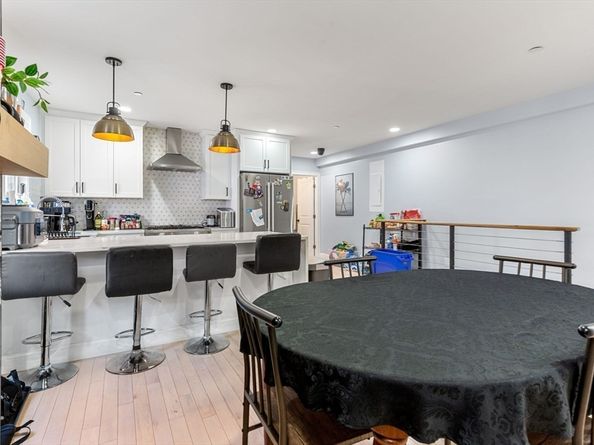 32 Cameron Avenue, Cambridge MA 02140