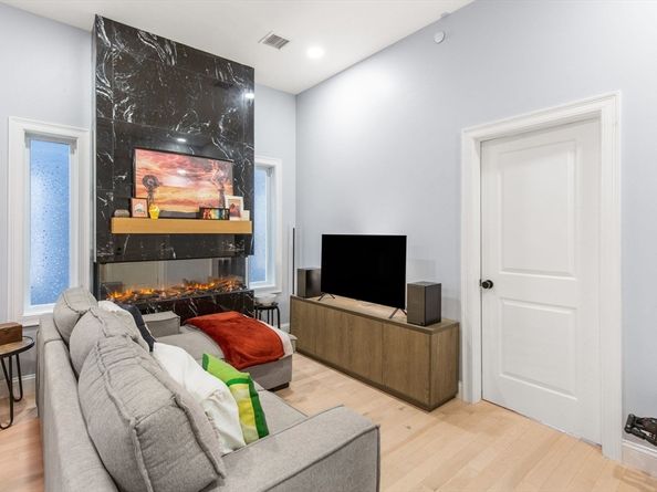 32 Cameron Avenue, Cambridge MA 02140