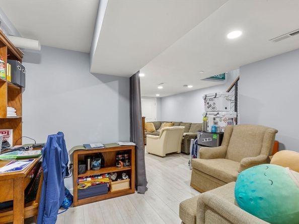 32 Cameron Avenue, Cambridge MA 02140