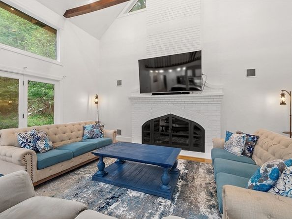 34 Wildmeadow Rd, Boxford MA 01921