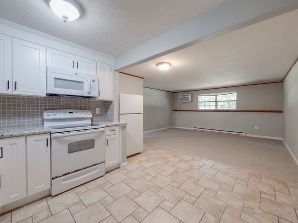 39 Pleasant A6, Northborough MA 01532