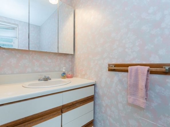 40 Gregory Road, Framingham MA 01701