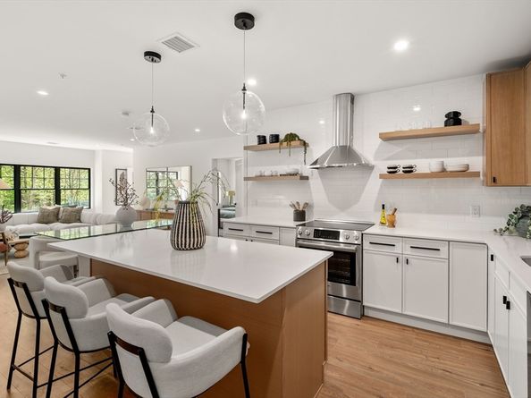 20 Audubon Way 109, Canton MA 02021