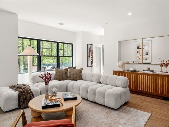 20 Audubon Way 109, Canton MA 02021