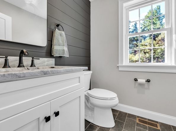 271 Glenwood Rd, Rutland MA 01543