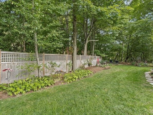 25 Columbia St, Wellesley MA 02481