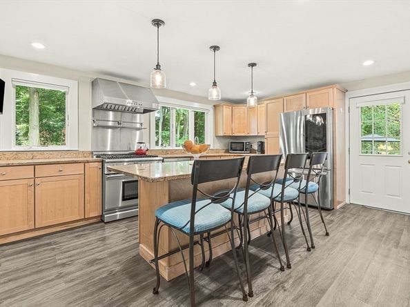 25 Columbia St, Wellesley MA 02481