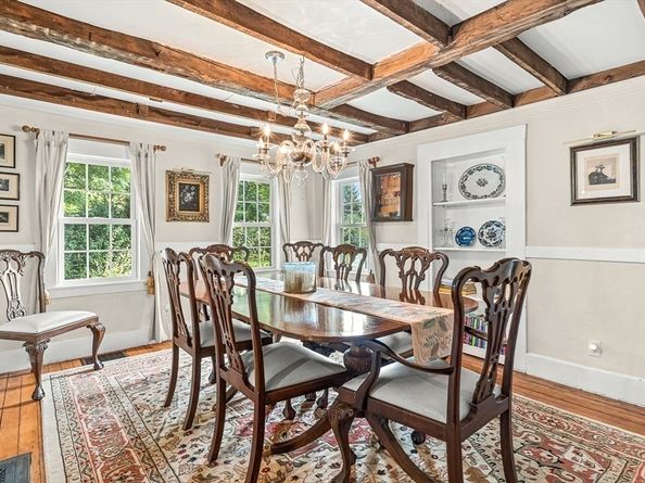 25 Columbia St, Wellesley MA 02481