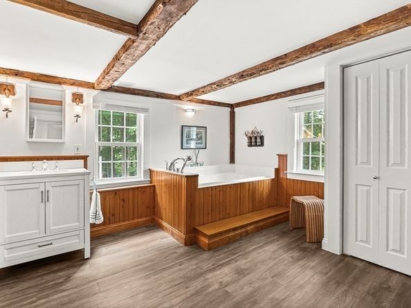 25 Columbia St, Wellesley MA 02481