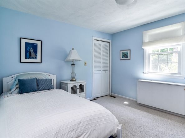 18 Lomas Drive, Framingham MA 01701