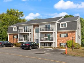 6 Chapel Hill Dr 9, Plymouth MA 02360