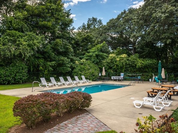 6 Chapel Hill Dr 9, Plymouth MA 02360