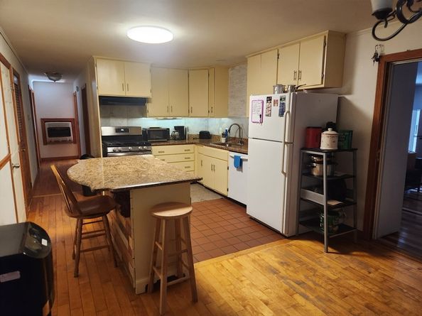 75 Dale Ave, Leominster MA 01453