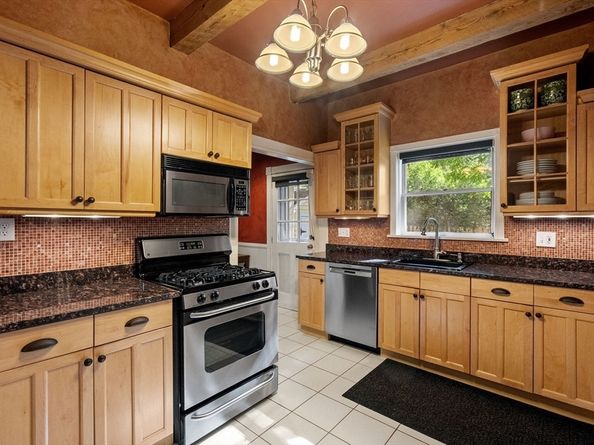 61 Lowell St, Reading MA 01867