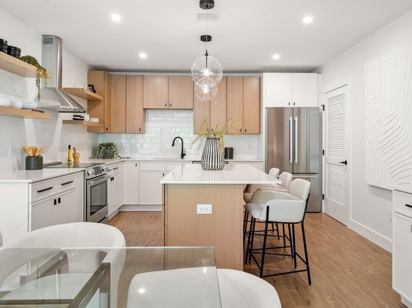 20 Audubon Way 303, Canton MA 02021