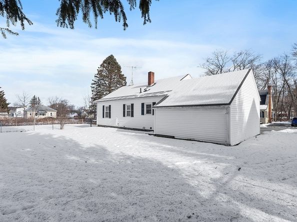 71 Hurd St, Fitchburg MA 01420