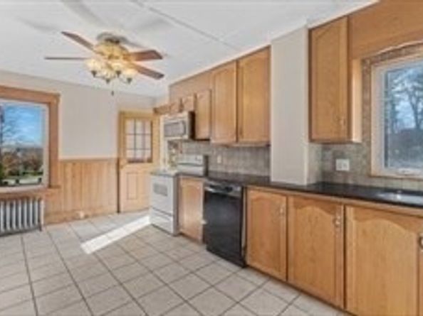 21 Edwards St, Southbridge MA 01550