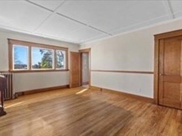 21 Edwards St, Southbridge MA 01550