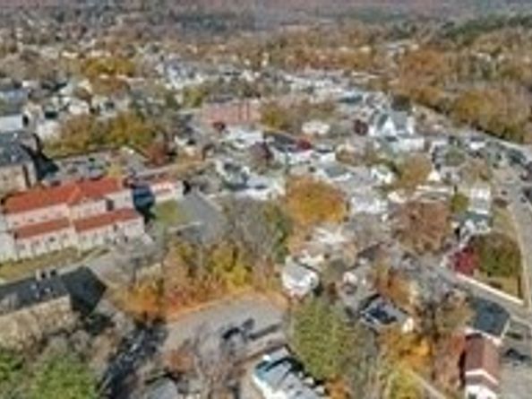 21 Edwards St, Southbridge MA 01550