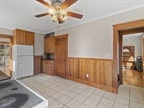 21 Edwards St, Southbridge MA 01550