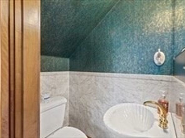 21 Edwards St, Southbridge MA 01550