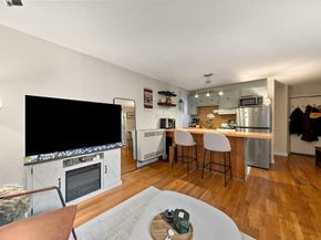 10 Henchman St 2R, Boston MA 02113