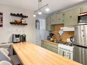 10 Henchman St 2R, Boston MA 02113