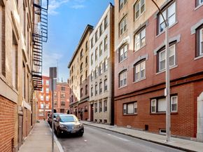10 Henchman St 2R, Boston MA 02113