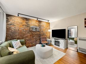 10 Henchman St 2R, Boston MA 02113