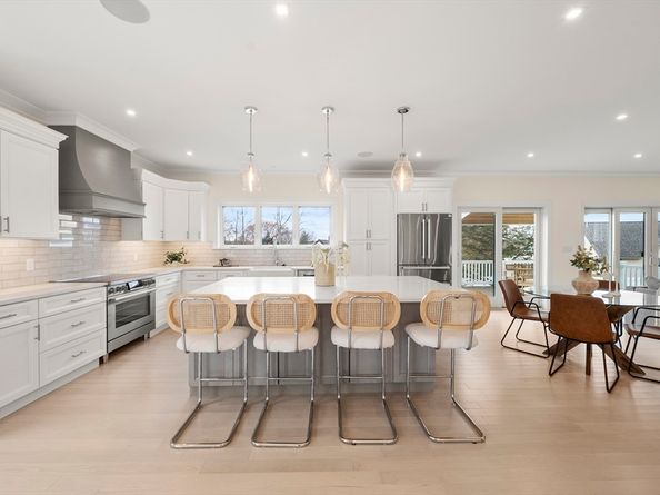 24 Mt Zion Rd, Melrose MA 02176