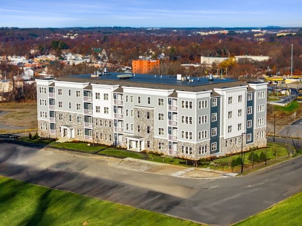 6 Stratton Drive 303, Woburn MA 01801