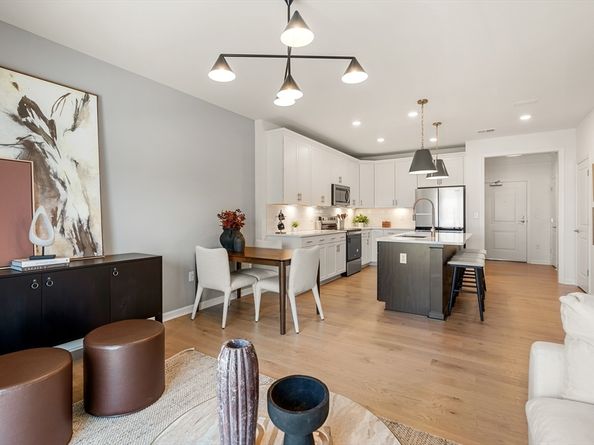 6 Stratton Drive 303, Woburn MA 01801